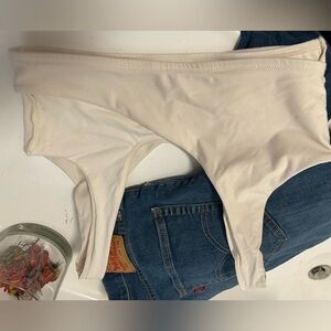 Fabletics XTRA SMALL off white bra cross women’s yoga $30